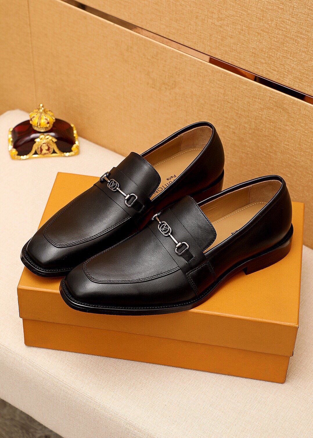 Louis Vuitton Black Metal-Bit Leather Loafers